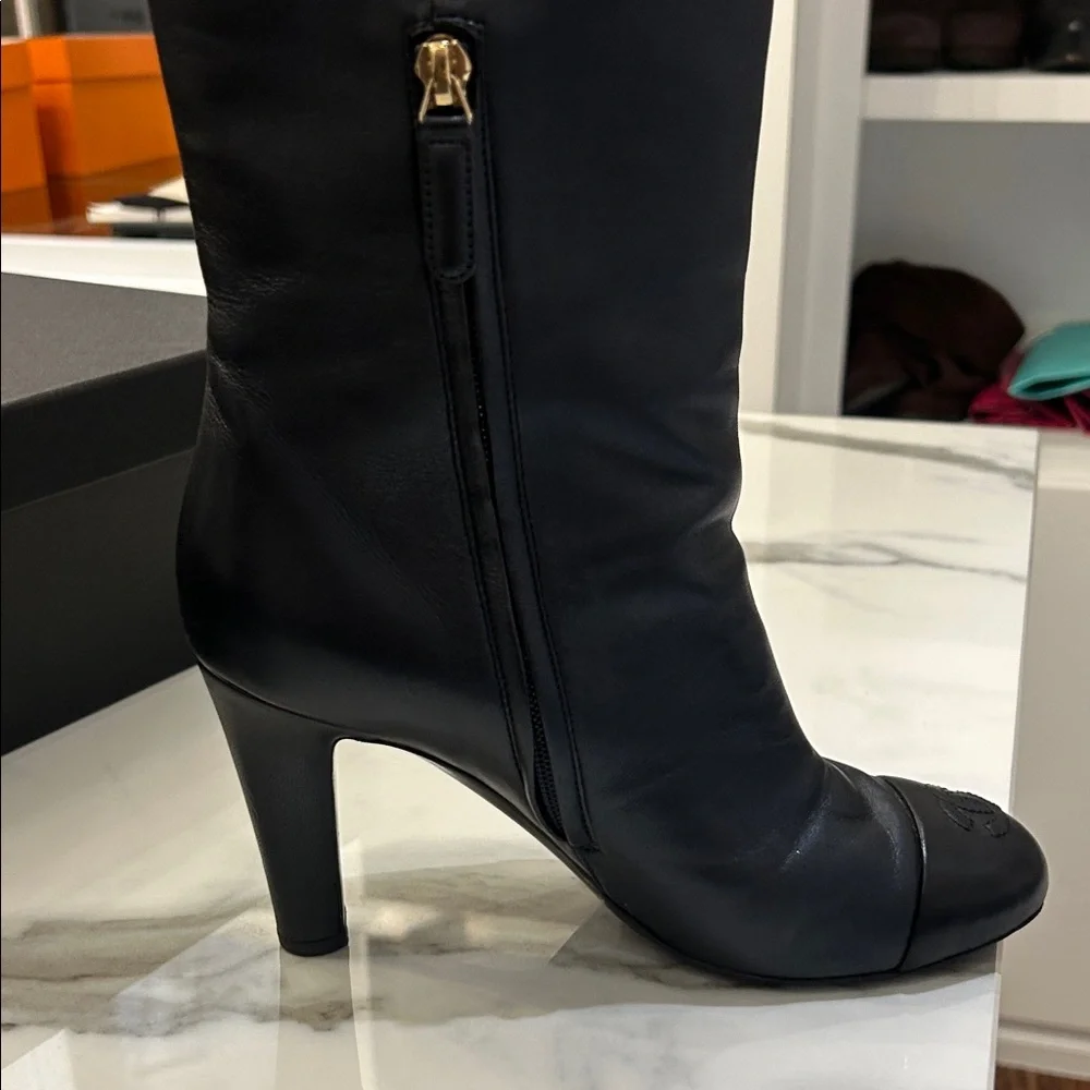 CHANEL Elegant Black Over the Knee Boots - Picture 5 of 13